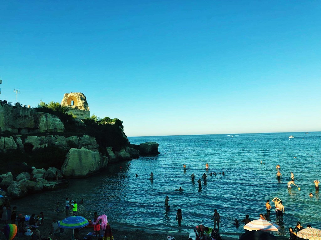 morze przy zachodzącym słońcu we Włoszech